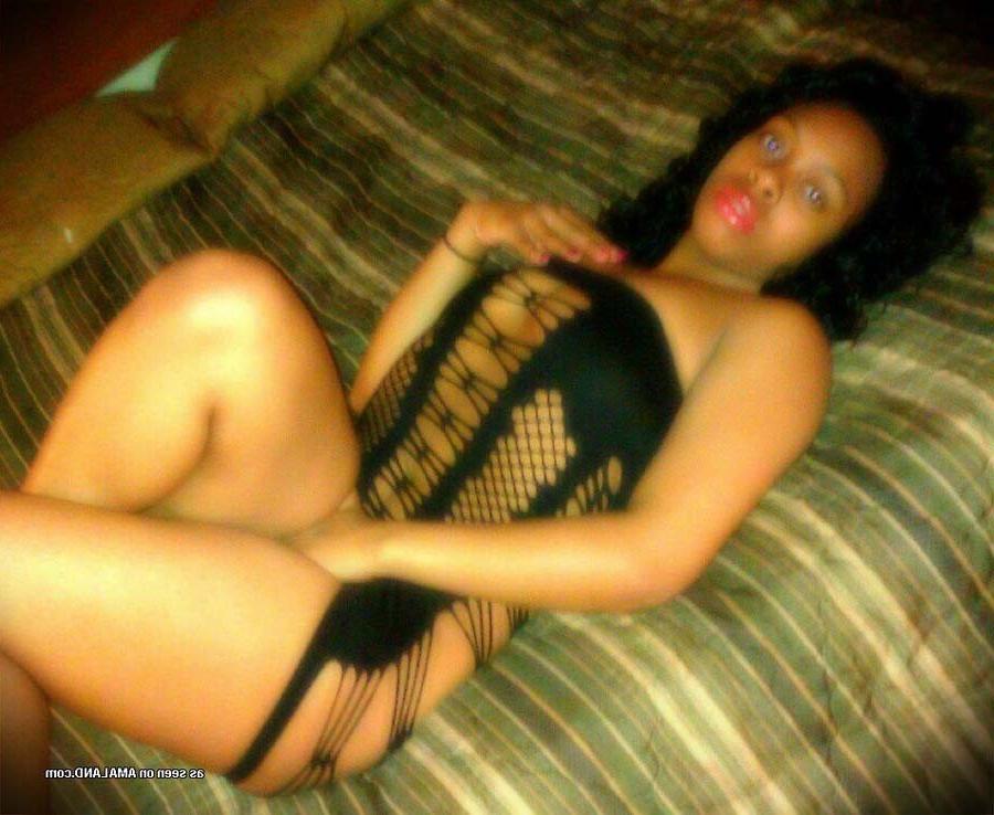 12P Stunning babes from the ghetto teasing