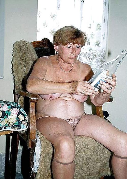20P Grandma with saggy tits.