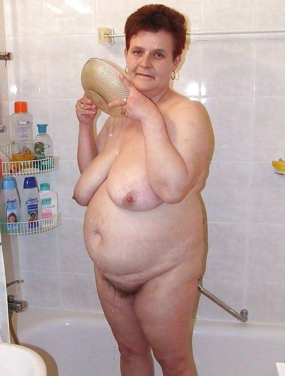 20P Grandma with saggy tits.