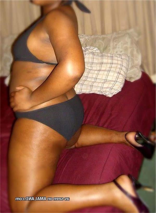 12P Ghetto babes posing at home nude