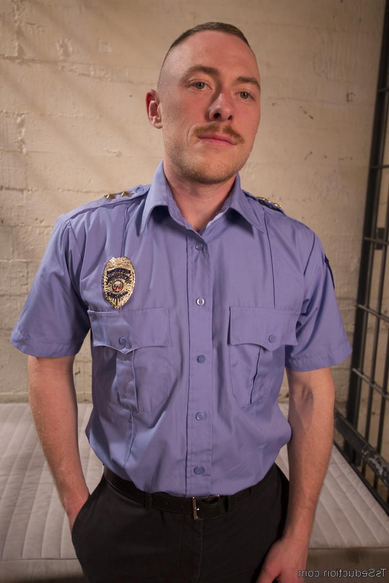 20P Officer Moreau has been lusting after one of his inmates - the gorgeous, busty L