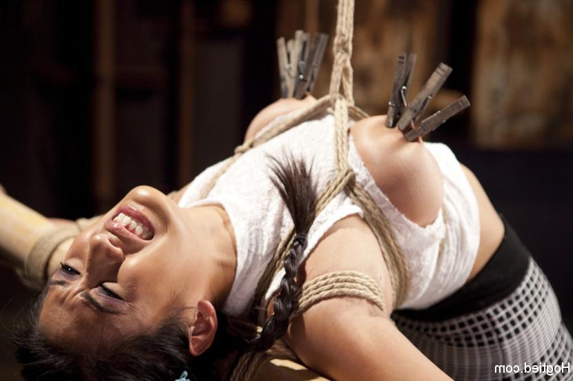 15P Asian hottie Mia Li first time anal bondage!