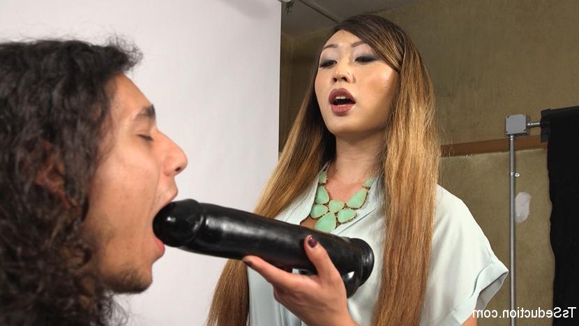 15P Javier LoveTongue thinks he's auditioning for Divine Bitches, but Venus Lux has 