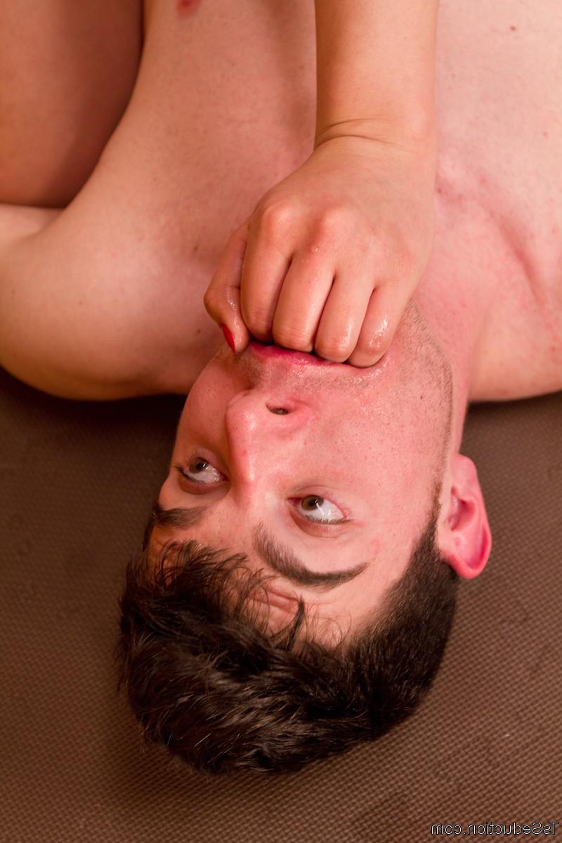 20P Isabella notices his cock getting increasingly swollen under that flimsy towel a