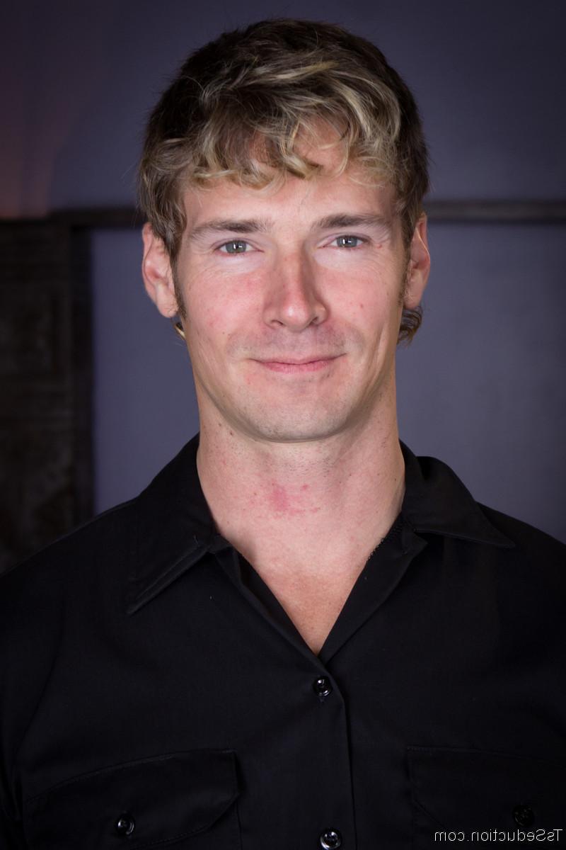 20P Daniel Lament is new to TS Seduction and fucking TS women. Lucky for him he stum