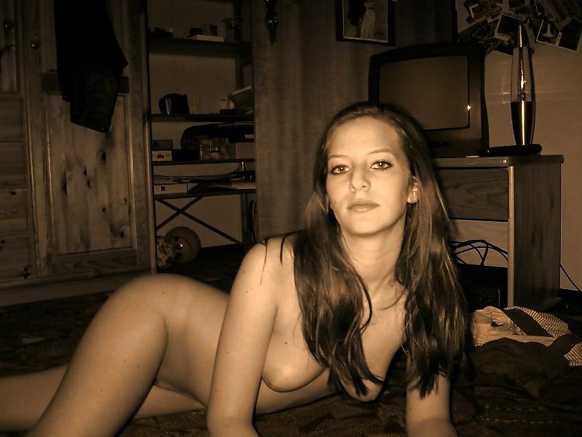 10P Pretty girl posing