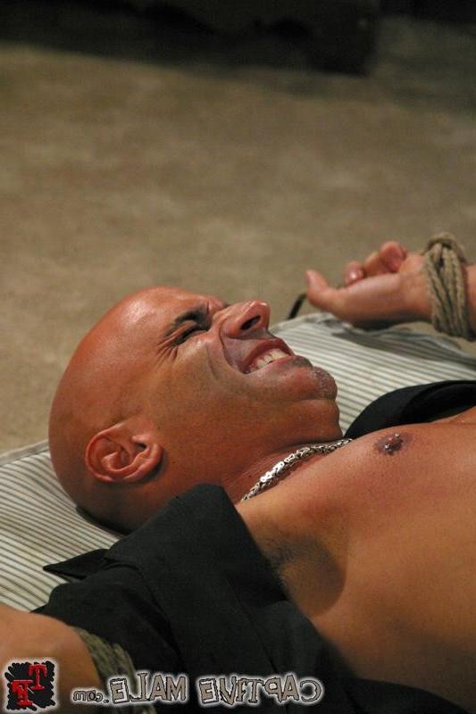 18P Bound slave gets his balls flogged by strapon Mz Berlin