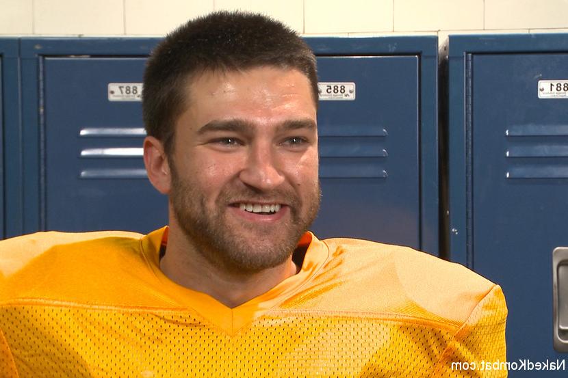15P 2 football players go balls to the wall on Sports Gear Smackdown