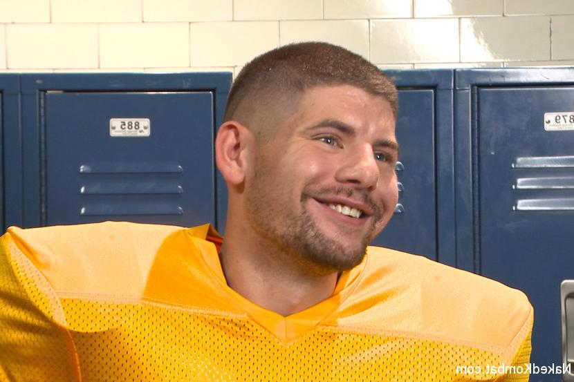 15P 2 football players go balls to the wall on Sports Gear Smackdown