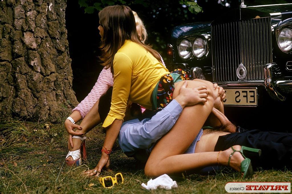 15P These raunchy hot babes love some hardcore threesome action