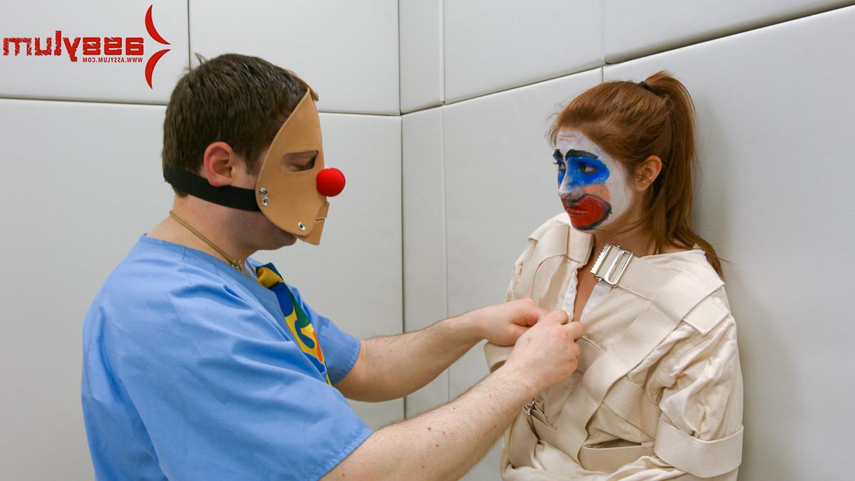 12P Crazy Clowns Fuck In An Odd Way!
