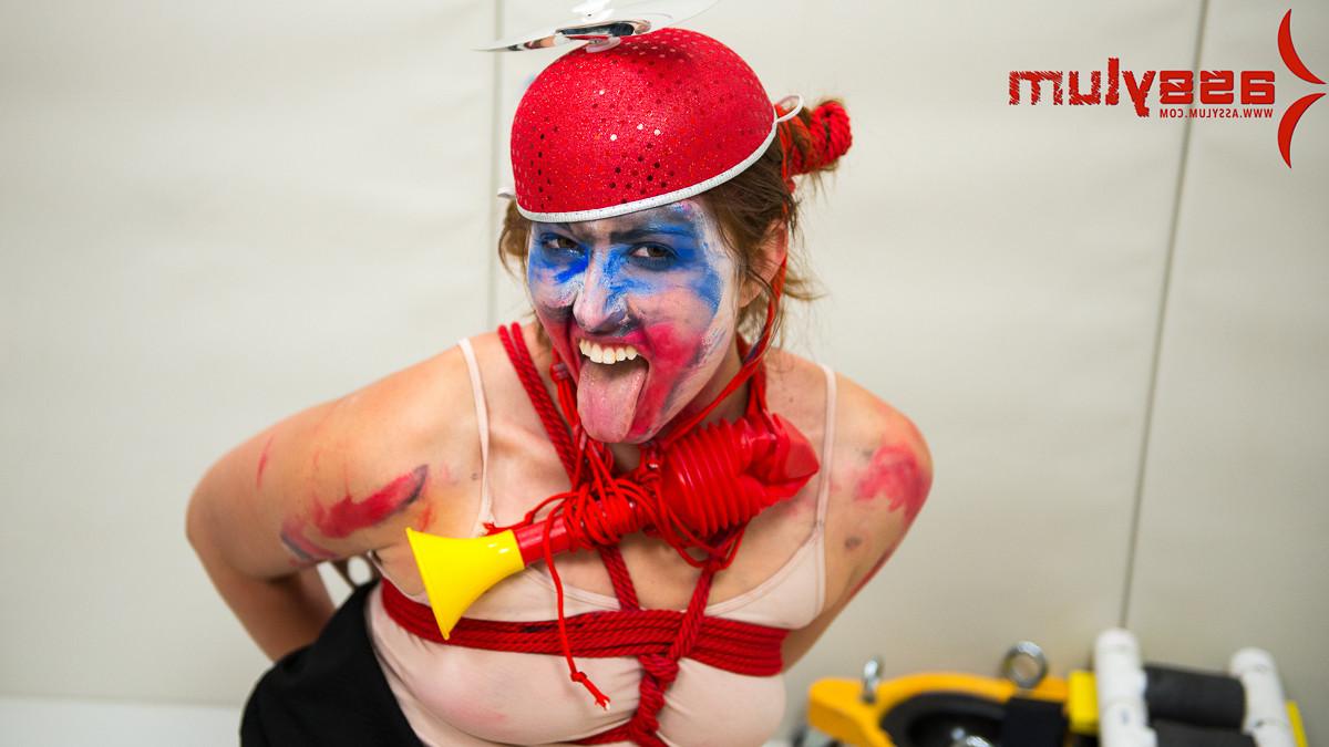 12P Crazy Clowns Fuck In An Odd Way!