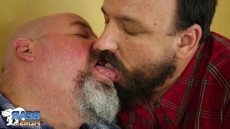 15P Mature Bears Having Sex