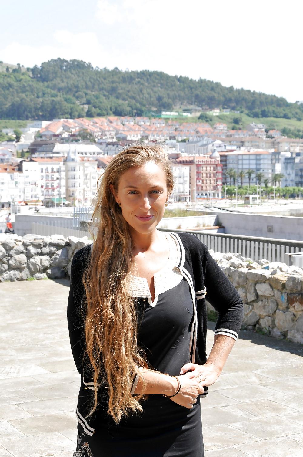 25P Stunnign Spanish MILF (non nude)