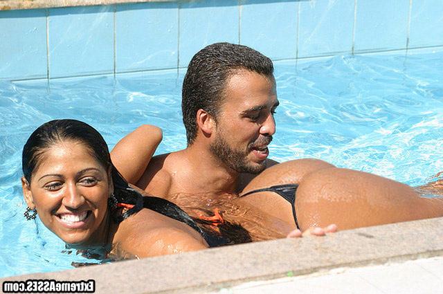 10P Extreme hot super ass babe gets slammed on the beach watch her get fucked in the