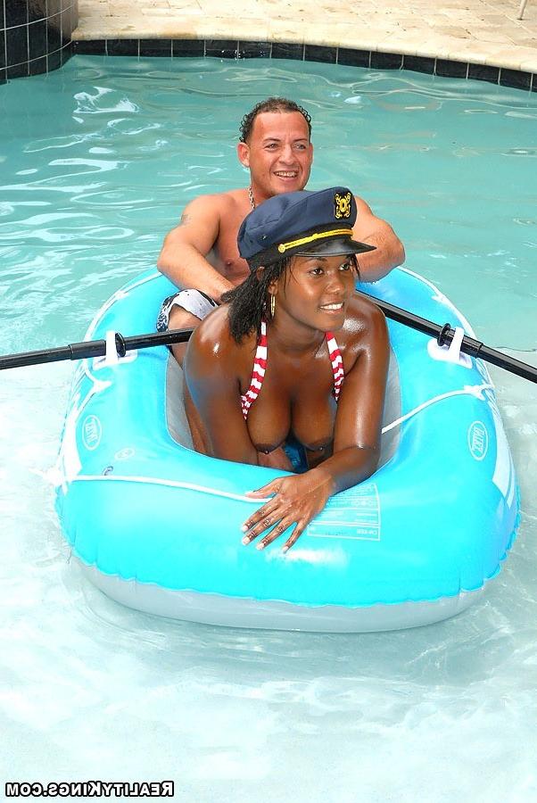12P Hot candy gets her pussy fucked hard in the pool then takes a cumshot to her ama