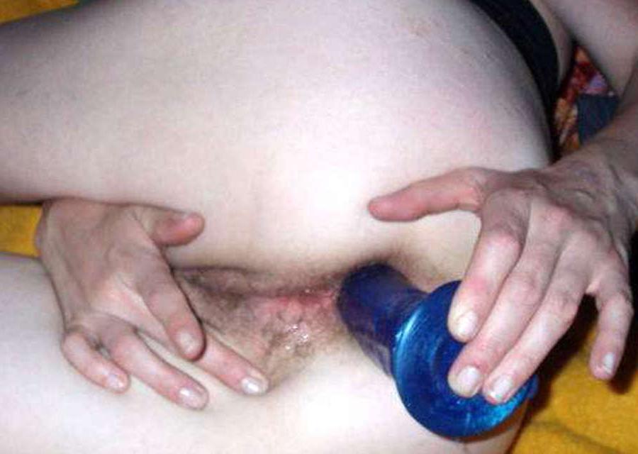 16P Nice picture set of horny bitches playing with their buttholes