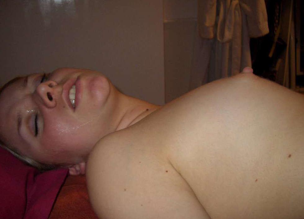 16P Picture set of a chick who got her butthole banged and cummed on
