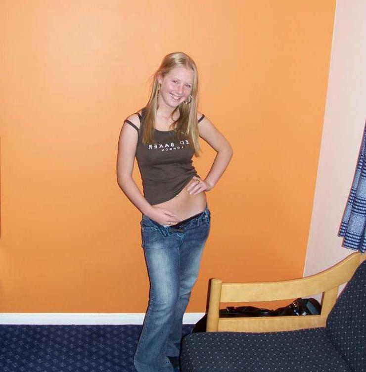 16P Picture set of a chick who got her butthole banged and cummed on