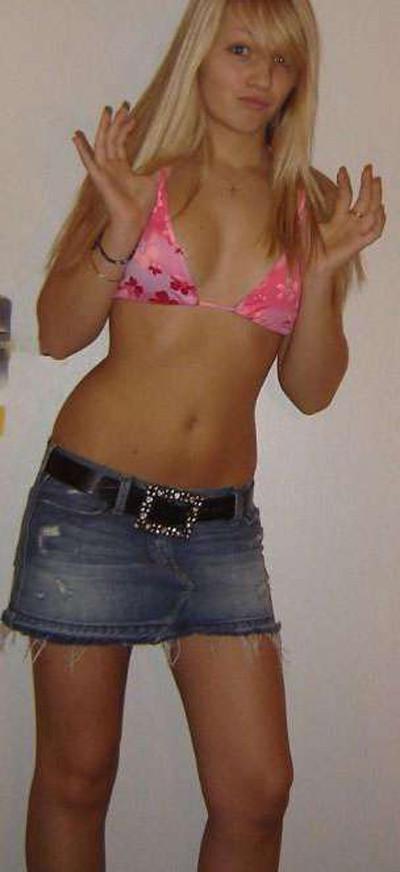 16P Pictures of a blonde chick fucked in her butthole