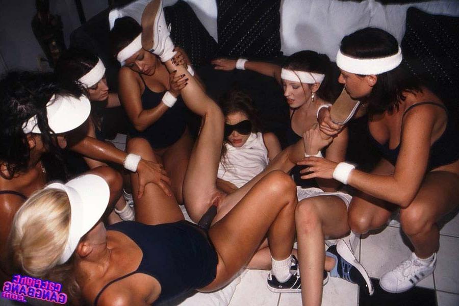 17P Gangbang with brutal lesbians fucking anal dp with big dildo