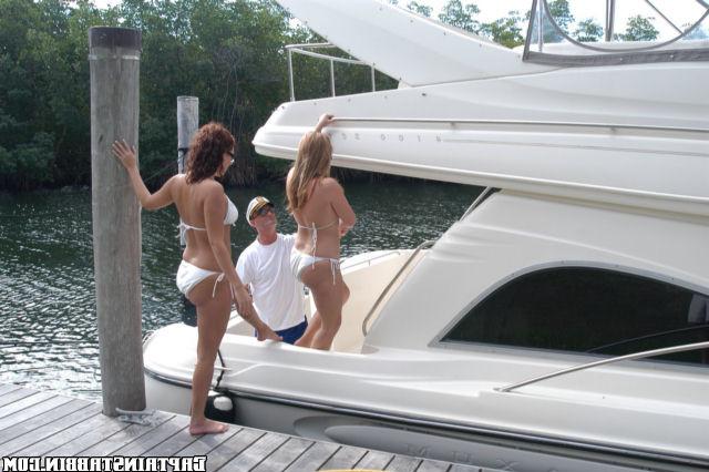 15P Sunbathing that leads to anal ripping aciton