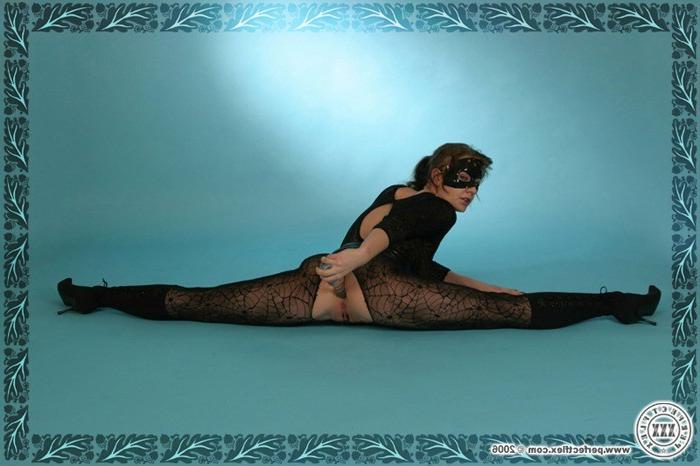 16P Sexy contortionist in a pantyhose body stocking toy her ass