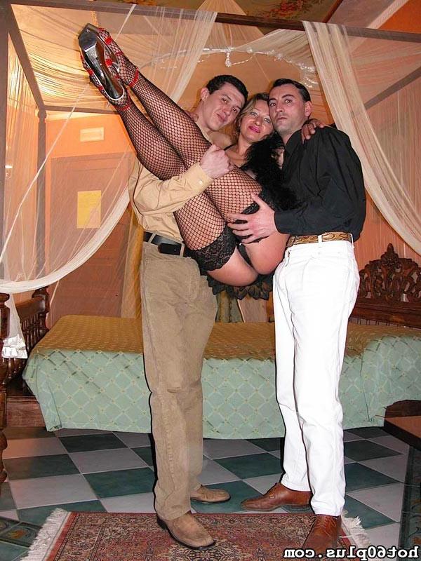 16P Mature slut in stockings getting a dp