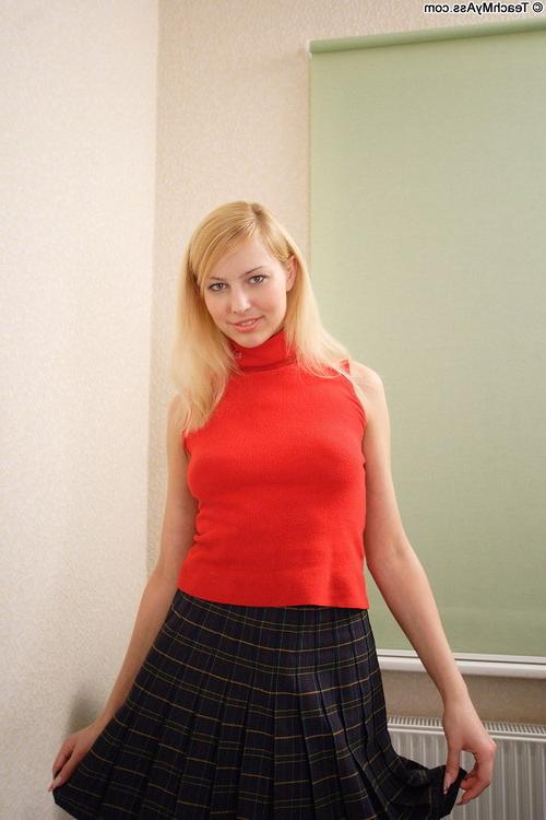 17P Cute young unexperienced blonde chick losing her anal virginity
