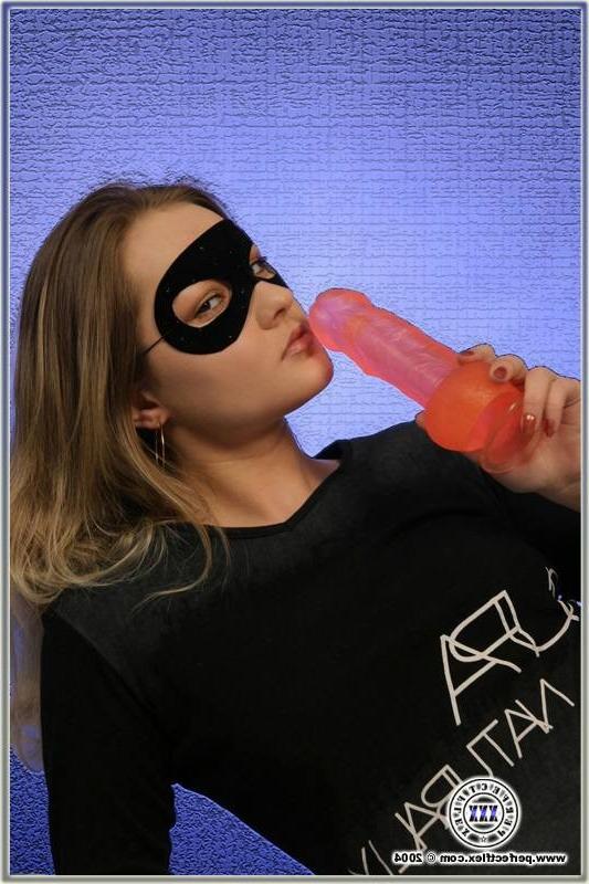 16P Shaved contortionist using an anal sex toy