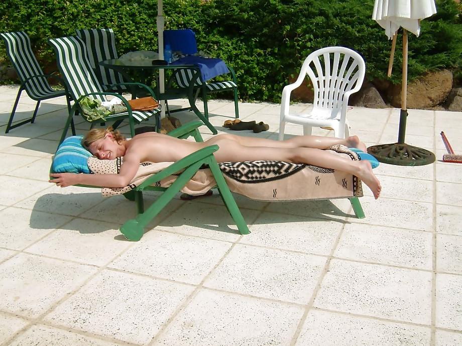 25P 2 Sunbathing Girls