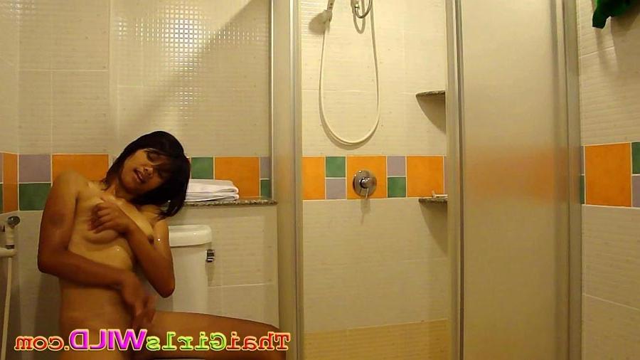 16P Bum is a cute Thai girl showing while her boyfriend takes pics