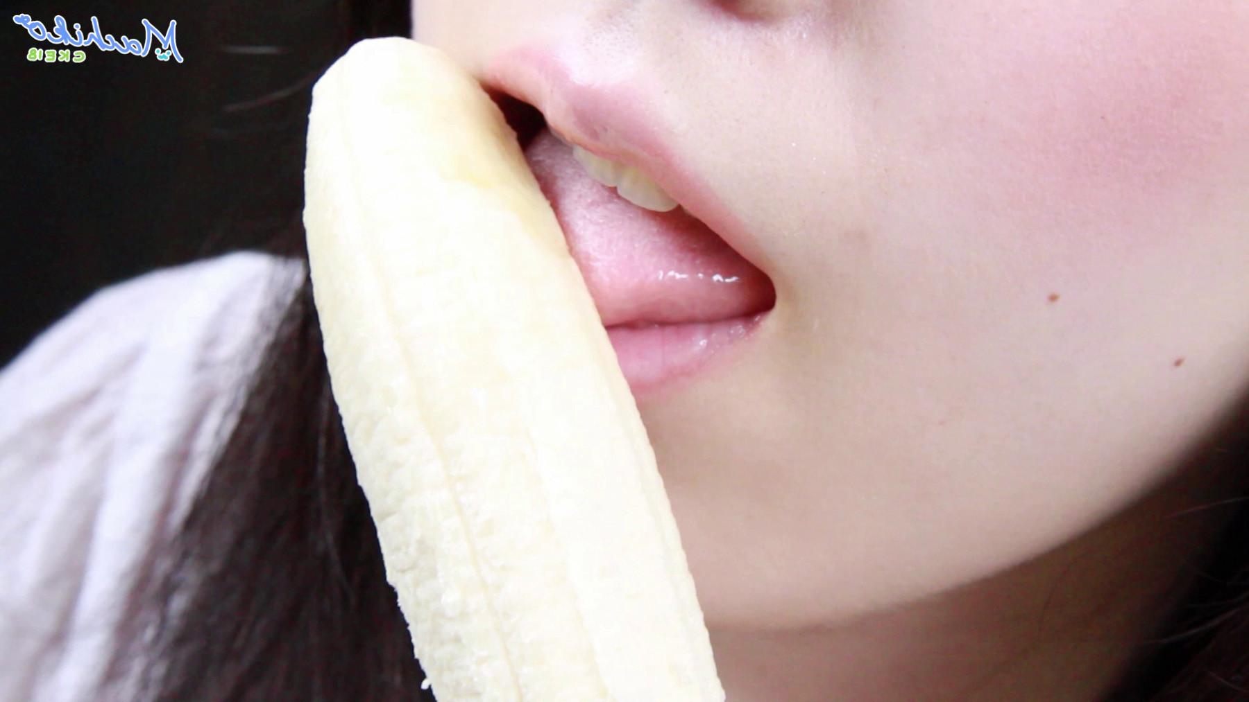 15P Japanese teen sucks banana
