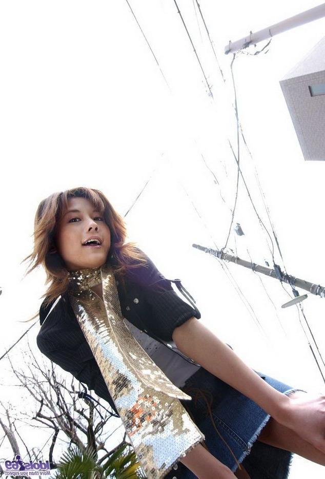 15P Redhead ethnic babe Hime Kamiya poses showing tits