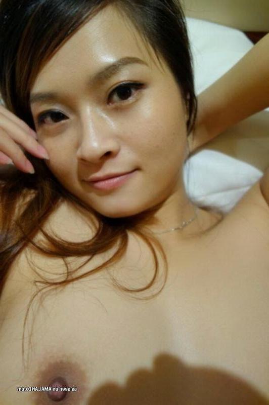 10P Sexy Thai chick teasing her boyfriend on cam