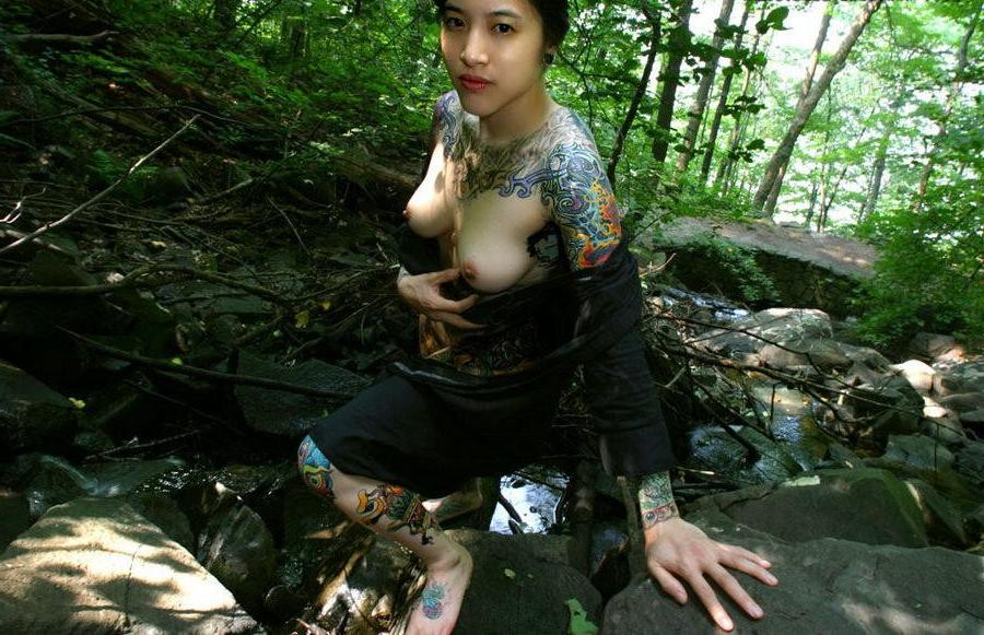 11P Extreme tatto and piercing