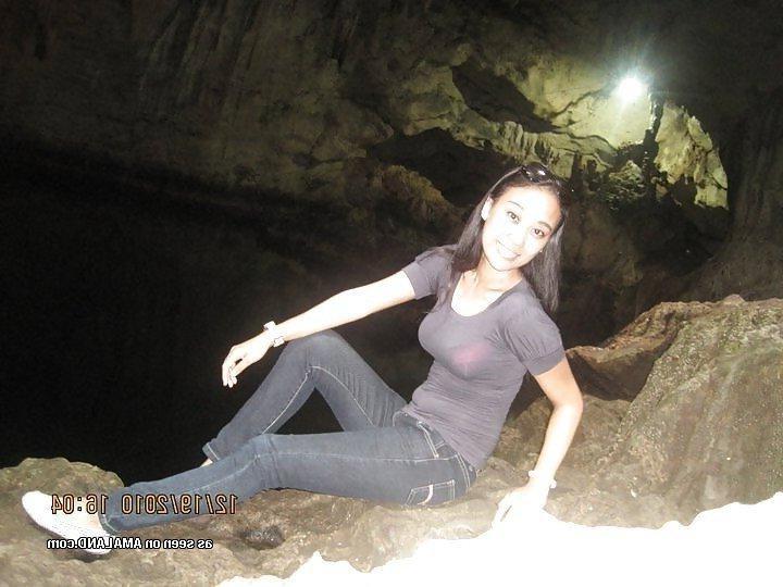 10P Collection of a Filipina chick posing nude for her boyfriend