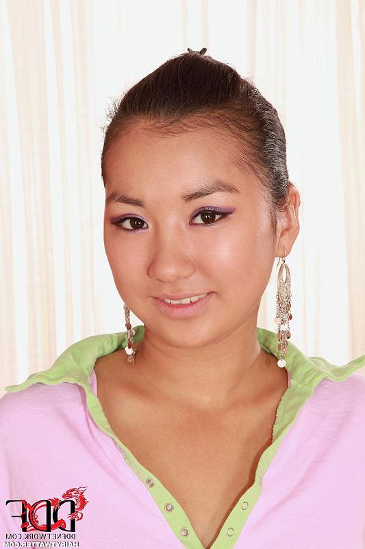 16P Asian Cutie Sofie Rides The Sybian