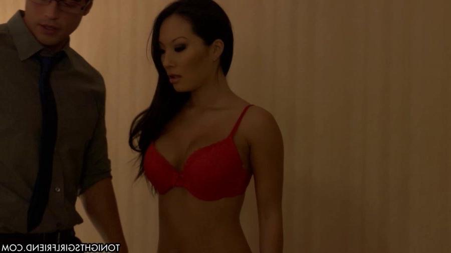 16P Pornstar Asa Akira works as a high class escort