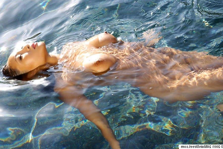 15P Debra Ling gets naked and wet in the pool