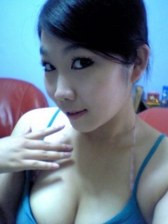 16P Asian cutie slides off her lacey panties for a doggie banging
