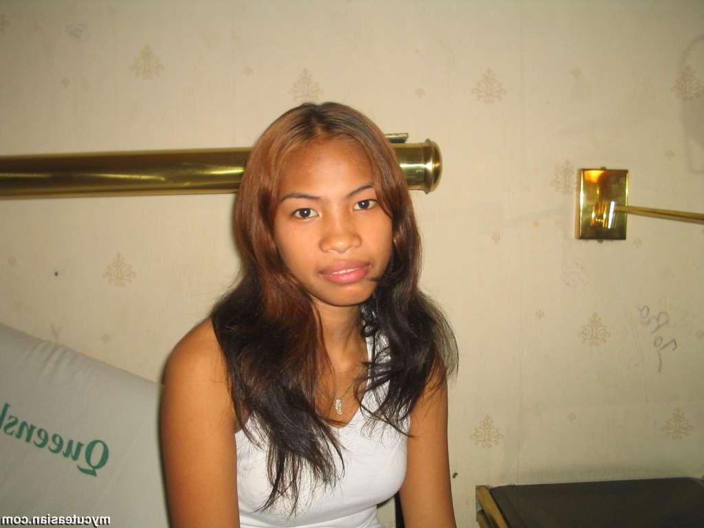 15P Cute oriental teen posing