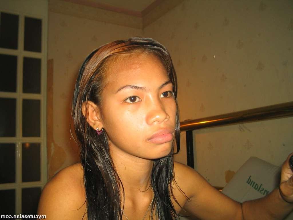 15P Cute oriental teen posing