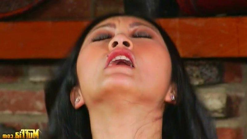 16P Exotic babe Evelyn Lin fucked in her asian cunt