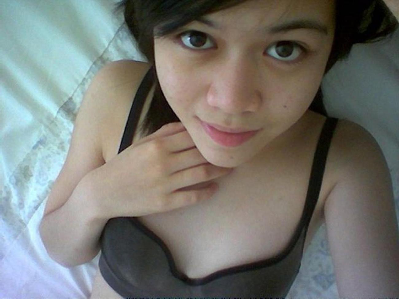 16P Asian cutie slides off her lacey panties for a doggie banging