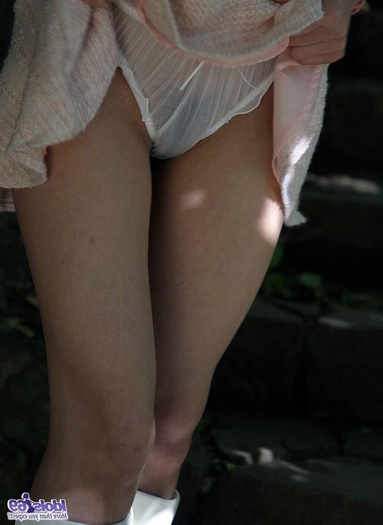 14P Japanese student outdoors shows off her panties and titties