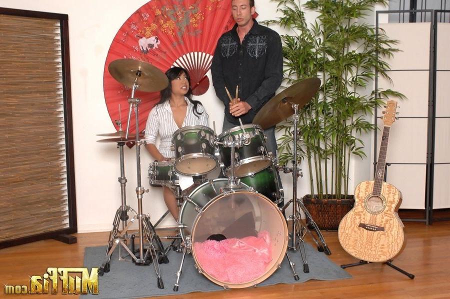 16P Kya Tropic banging a drummer