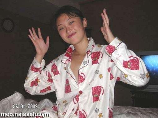 16P Chinese amateur girl sucks her boyfriend cock
