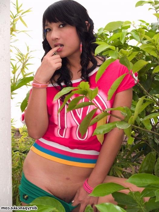 16P Young asian stripping outdoors