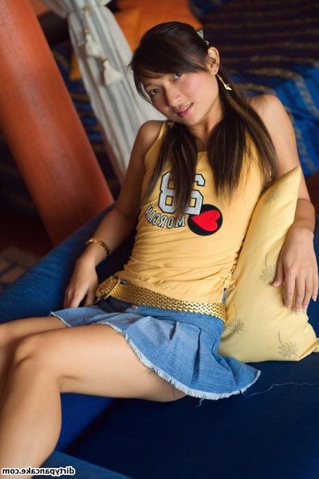 16P Pancake in bright yellow panties